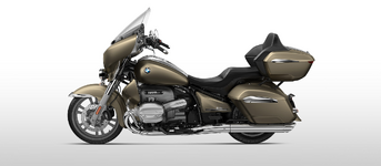 The R 18 Transcontinental with Manhattan metallic matt paintwork.