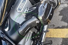 CachemanchonboiteaairBMWR18Carbone_2000x.jpg